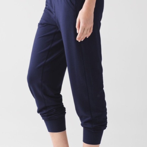 Lululemon Ceremony Sweatpant Deep Indigo Navy Size 8 Pockets - Picture 6 of 12